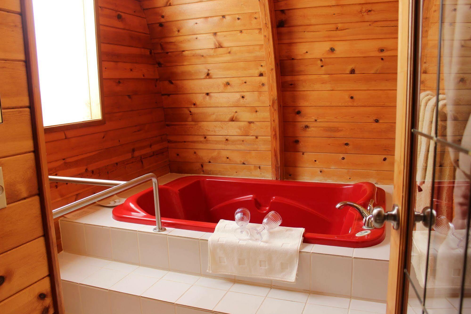 Mineral Springs Resort Fernwood Екстериор снимка